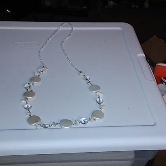 White stone necklace - Picture 2 of 3